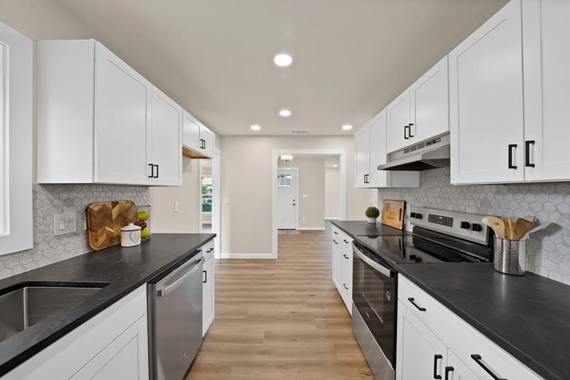 1104 E Russell Avenue, Carrollton TX 75006 - Photo 11