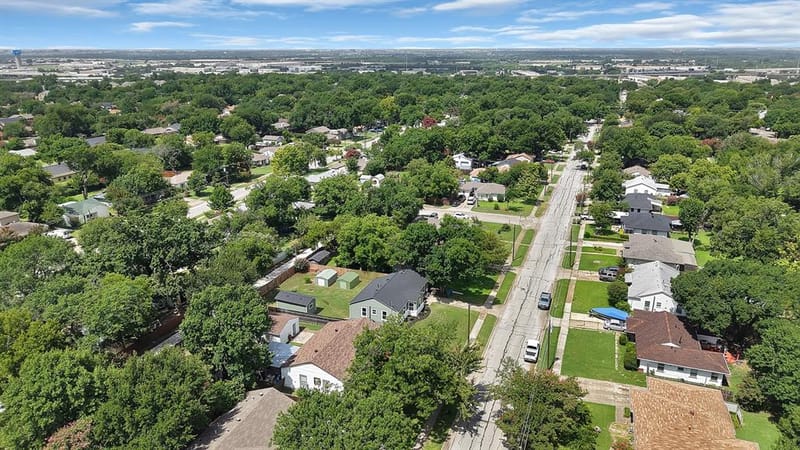 1104 E Russell Avenue, Carrollton TX 75006 - Photo 35
