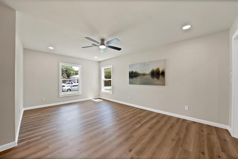 1104 E Russell Avenue, Carrollton TX 75006 - Photo 4