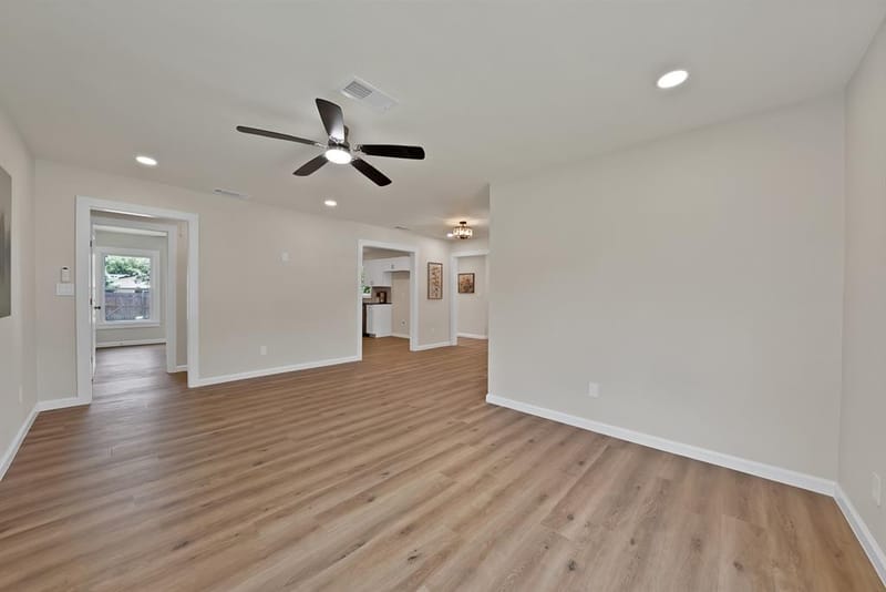 1104 E Russell Avenue, Carrollton TX 75006 - Photo 8