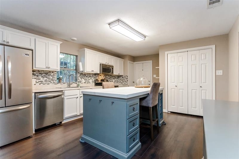 1130 S Montreal Avenue, Dallas TX 75208 - Photo 2