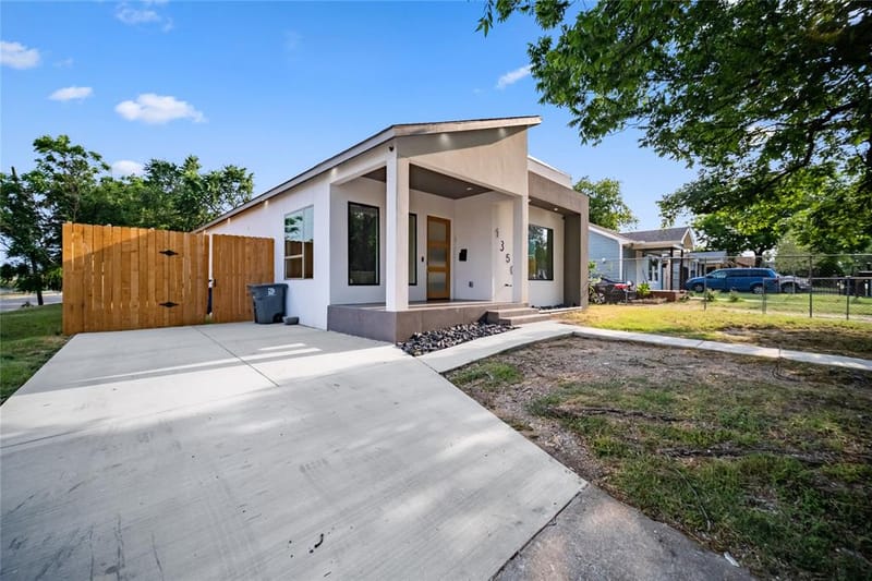 1350 Strickland Street, Dallas TX 75216 - Photo 2