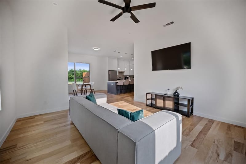 1350 Strickland Street, Dallas TX 75216 - Photo 6