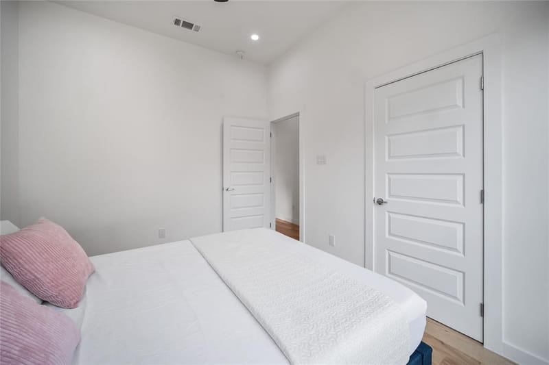 1350 Strickland Street, Dallas TX 75216 - Photo 18