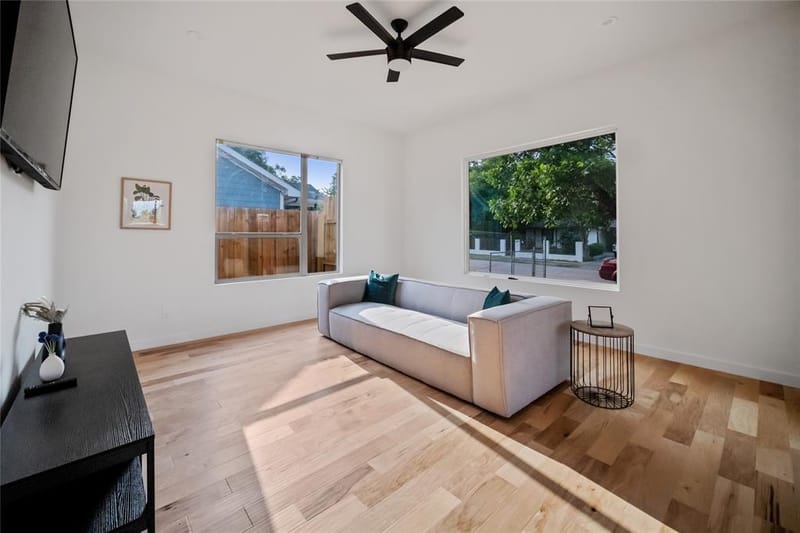 1350 Strickland Street, Dallas TX 75216 - Photo 4