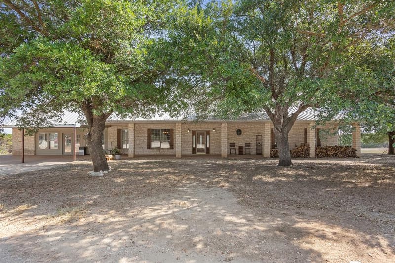 564 Sam Bass Road, McGregor TX 76657 - Photo 2
