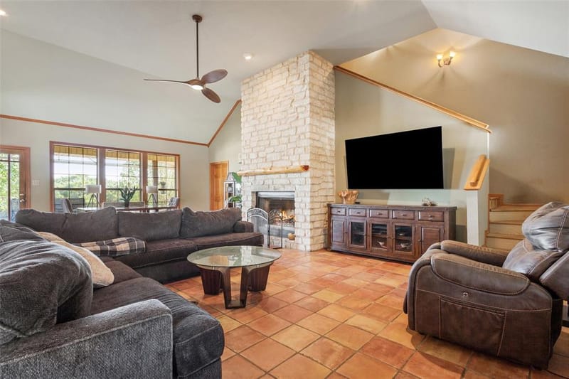 564 Sam Bass Road, McGregor TX 76657 - Photo 6