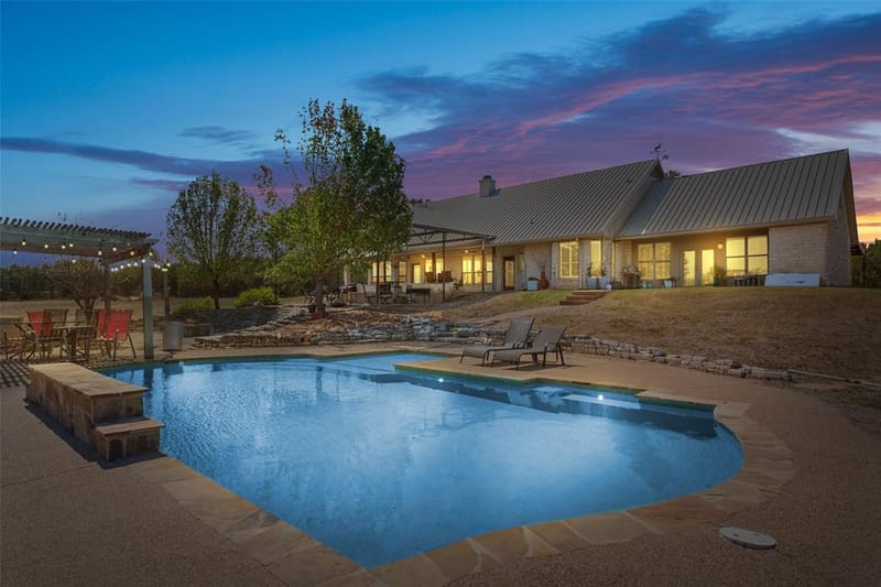 564 Sam Bass Road, McGregor TX 76657