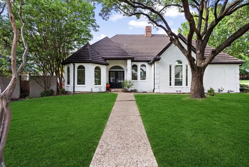 2001 Crockett Court, Irving TX 75038 - Photo 2