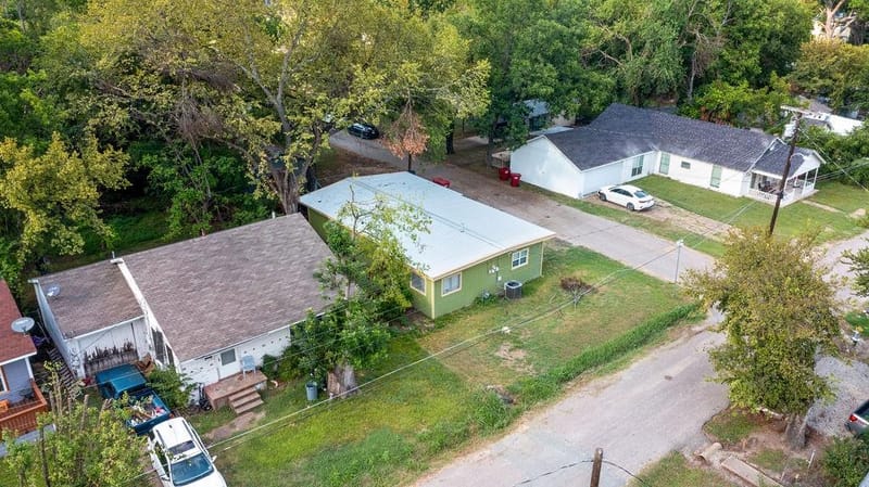 801 Oak Street, Bonham TX 75418 - Photo 2