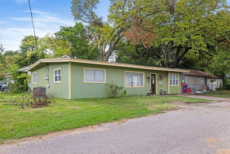 801 Oak Street, Bonham TX 75418 - Photo 26