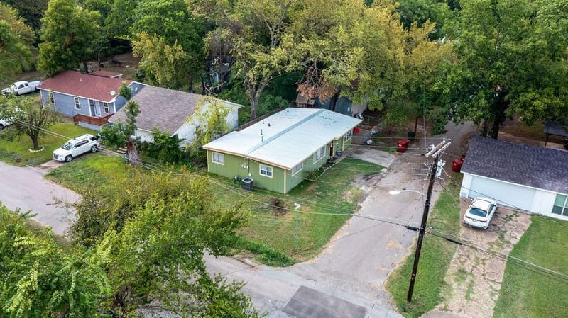801 Oak Street, Bonham TX 75418 - Photo 3