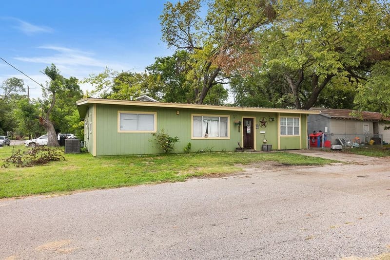 801 Oak Street, Bonham TX 75418 - Photo 28