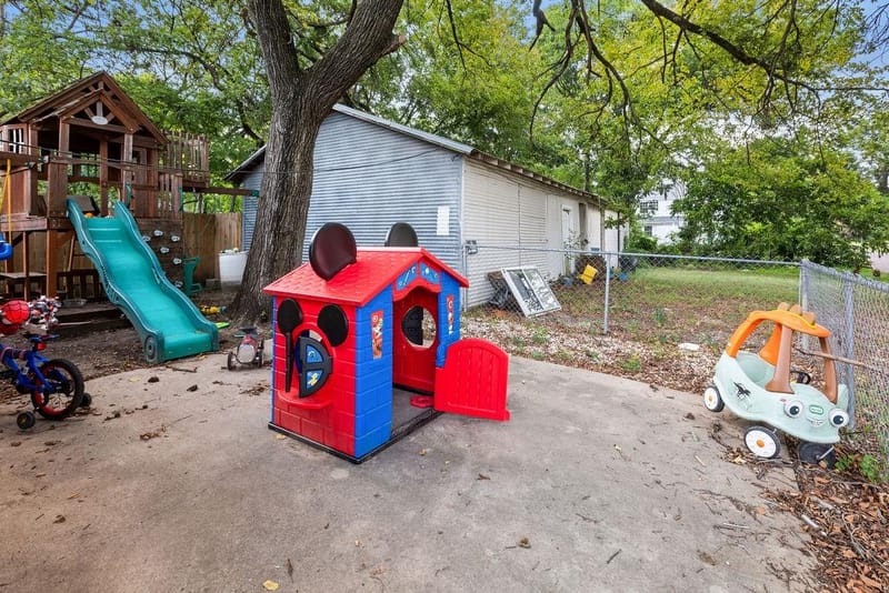 801 Oak Street, Bonham TX 75418 - Photo 33