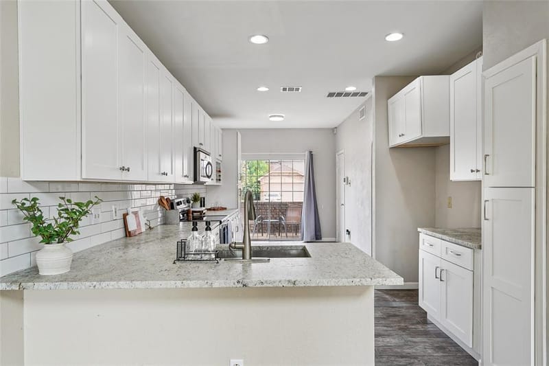 1209 Broken Arrow Trail, Carrollton TX 75007 - Photo 9