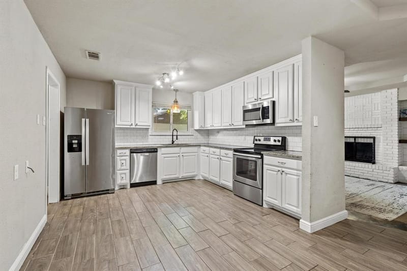 878 N Main Drive, Van Alstyne TX 75495 - Photo 7