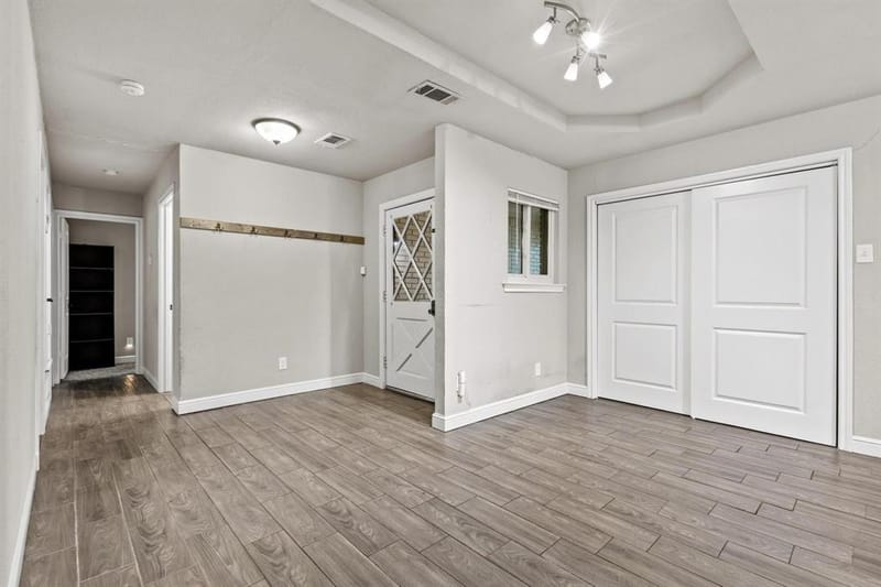 878 N Main Drive, Van Alstyne TX 75495 - Photo 9