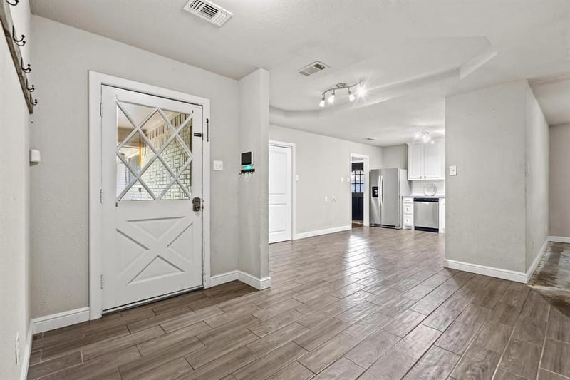 878 N Main Drive, Van Alstyne TX 75495 - Photo 4