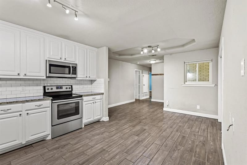 878 N Main Drive, Van Alstyne TX 75495 - Photo 8