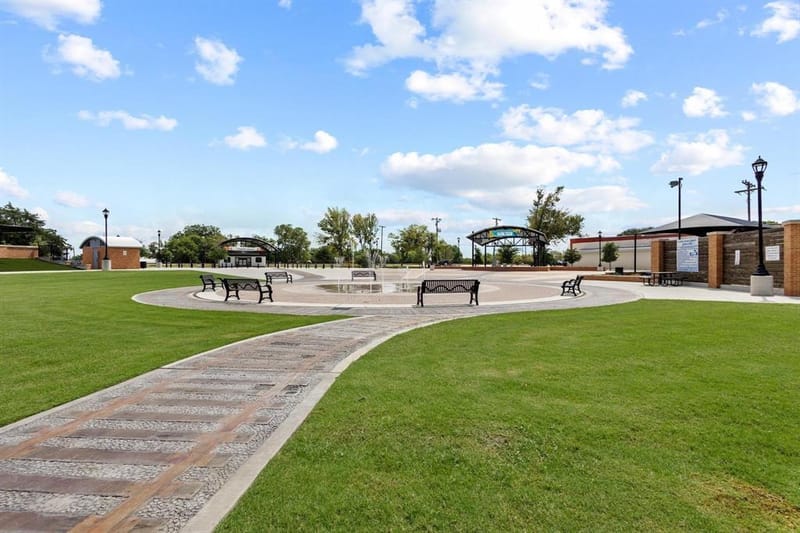 878 N Main Drive, Van Alstyne TX 75495 - Photo 25