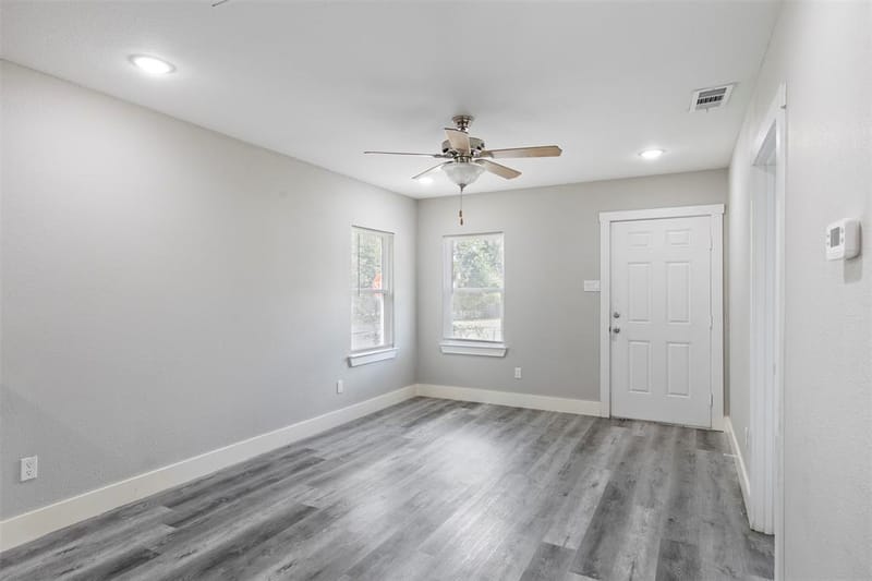 923 Hartsdale Drive, Dallas TX 75211 - Photo 6