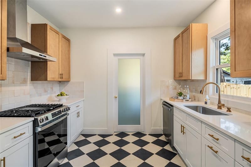 407 S Rosemont Avenue, Dallas TX 75208 - Photo 9