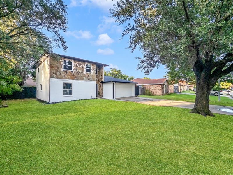 834 Brian Drive, Grand Prairie TX 75052 - Photo 3