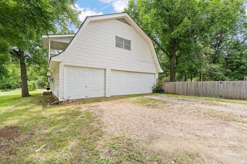 521 Woodard Avenue, Cleburne TX 76033 - Photo 23