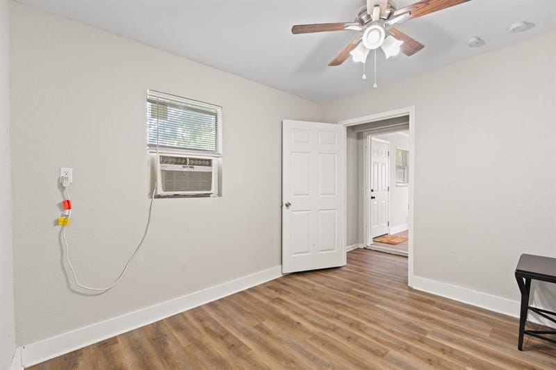521 Woodard Avenue, Cleburne TX 76033 - Photo 32