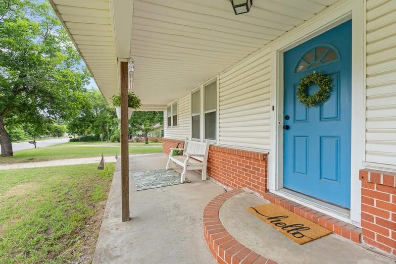521 Woodard Avenue, Cleburne TX 76033 - Photo 4