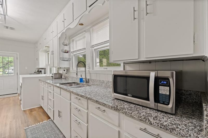 521 Woodard Avenue, Cleburne TX 76033 - Photo 8
