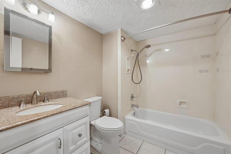 2604 Winding Creek Drive, Carrollton TX 75007 - Photo 6