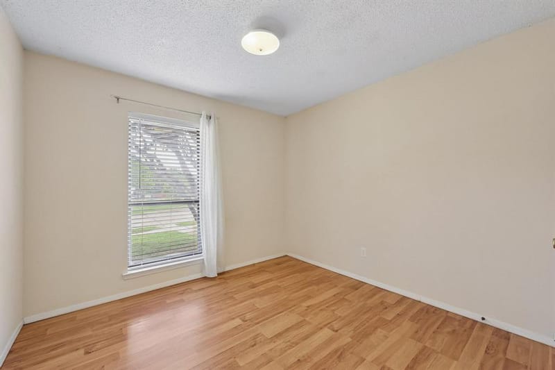 2604 Winding Creek Drive, Carrollton TX 75007 - Photo 7