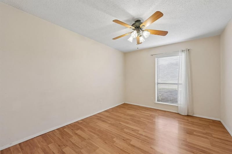 2604 Winding Creek Drive, Carrollton TX 75007 - Photo 9