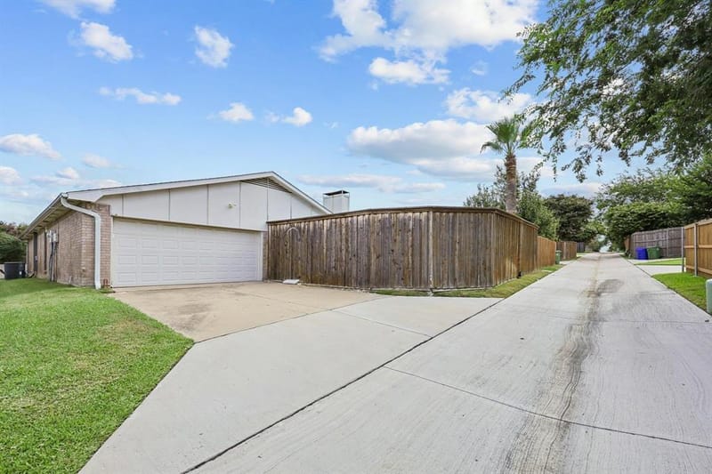 2604 Winding Creek Drive, Carrollton TX 75007 - Photo 24