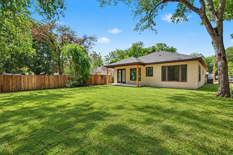3804 De Maggio Avenue, Dallas TX 75210 - Photo 17