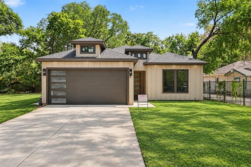 3804 De Maggio Avenue, Dallas TX 75210