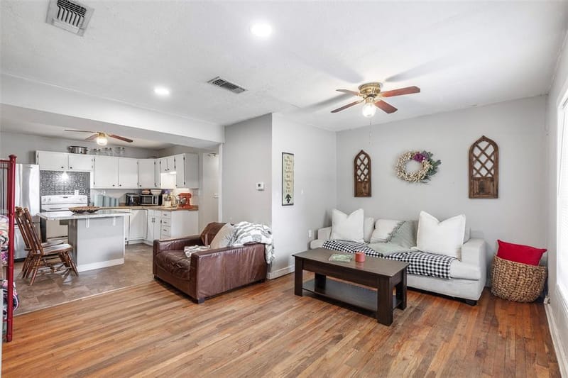 403 Walnut Street, Grandview TX 76050 - Photo 6