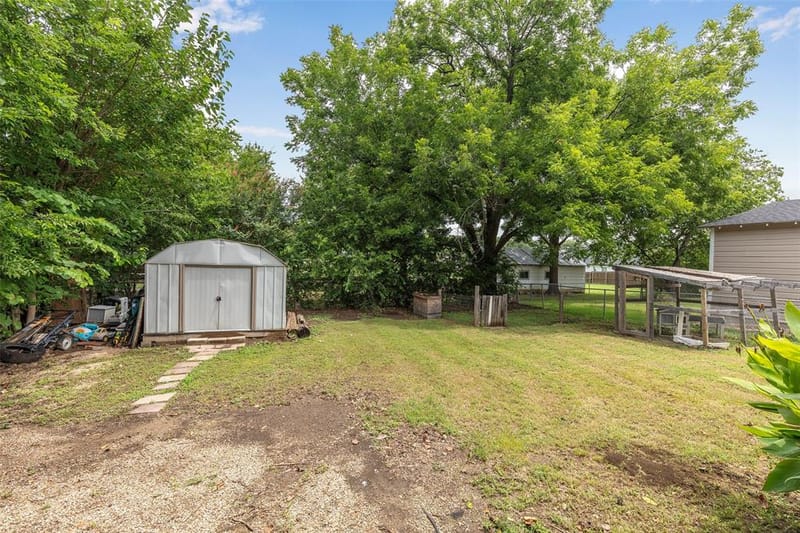403 Walnut Street, Grandview TX 76050 - Photo 17