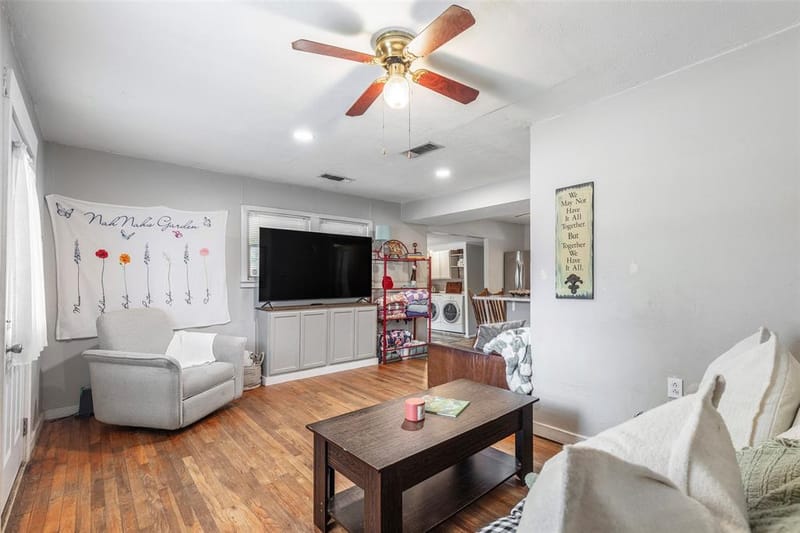 403 Walnut Street, Grandview TX 76050 - Photo 7
