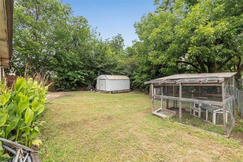 403 Walnut Street, Grandview TX 76050 - Photo 18