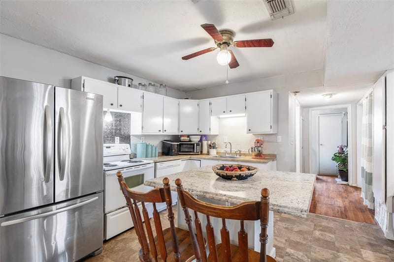 403 Walnut Street, Grandview TX 76050 - Photo 11