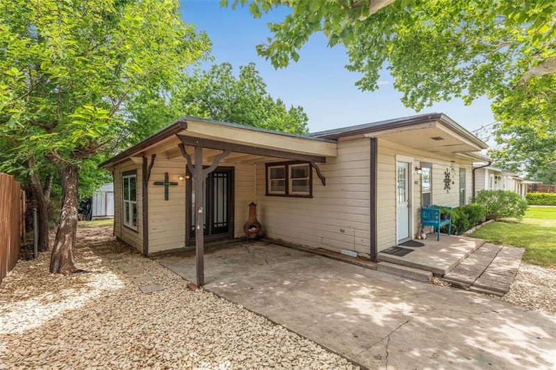 403 Walnut Street, Grandview TX 76050 - Photo 4