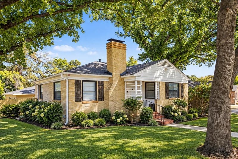 910 Reverchon Drive, Dallas TX 75211 - Photo 2