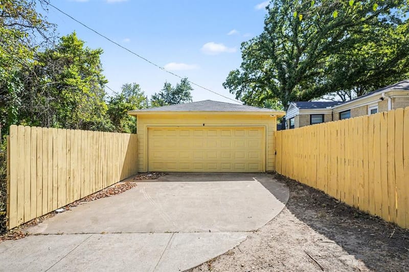 910 Reverchon Drive, Dallas TX 75211 - Photo 5