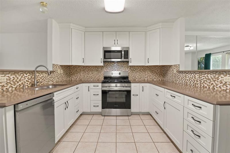 1428 Creekview Drive, Lewisville TX 75067 - Photo 3