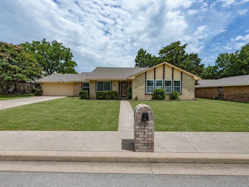 1327 Big Stone Gap Road, Duncanville TX 75137 - Photo 3