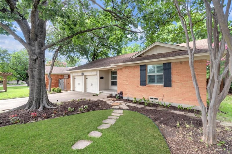 1815 Oates Drive, Dallas TX 75228 - Photo 2