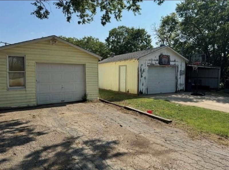 323 E Lloyd Street, Krum TX 76249 - Photo 2