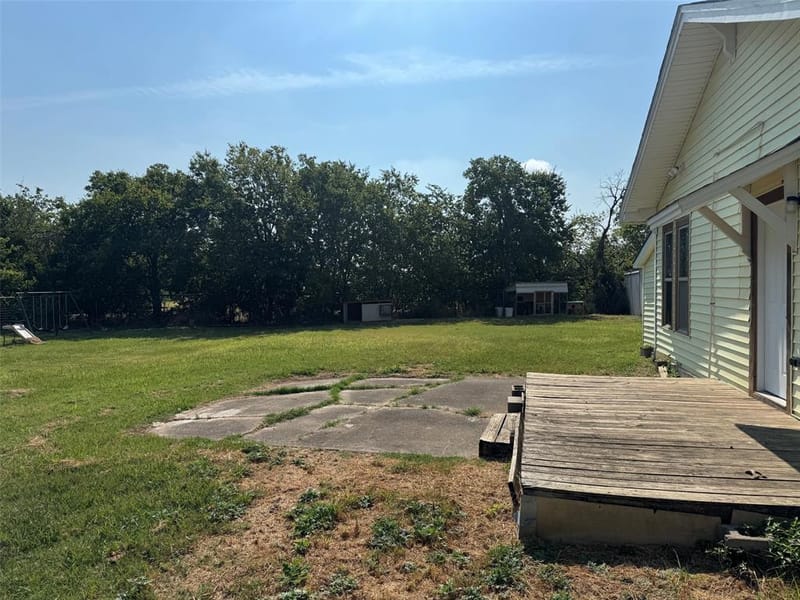 323 E Lloyd Street, Krum TX 76249 - Photo 10
